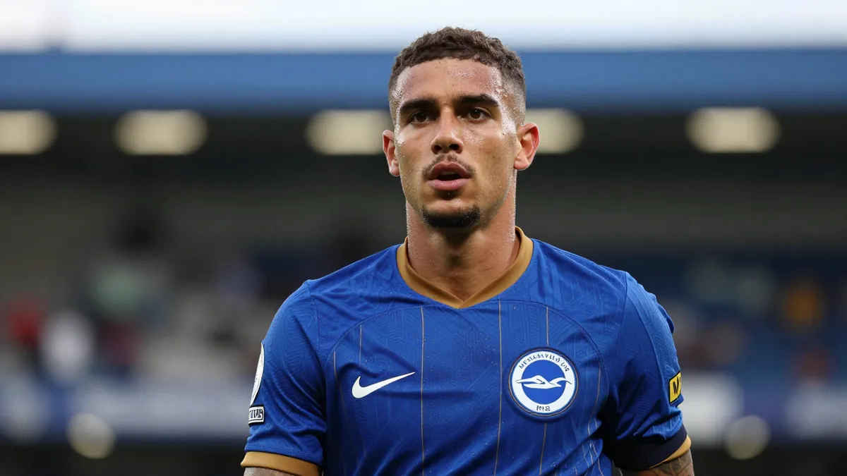 Everton's Dwight McNeil Joins Crystal Palace After Transfer Talks